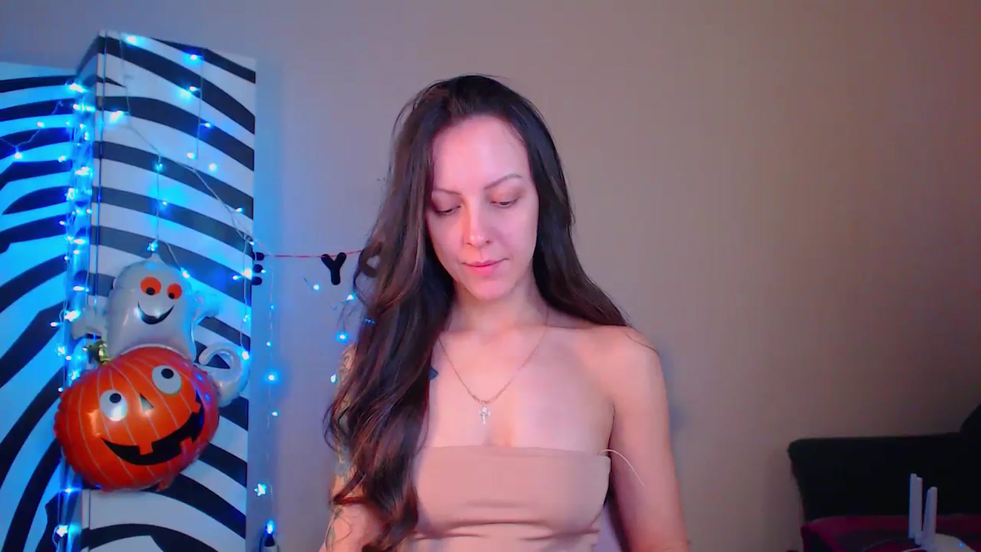 Gallery image thumbnail from Cos_Sexy's myfreecams stream on, 11/22/2023, 14:09 image 4 of 20