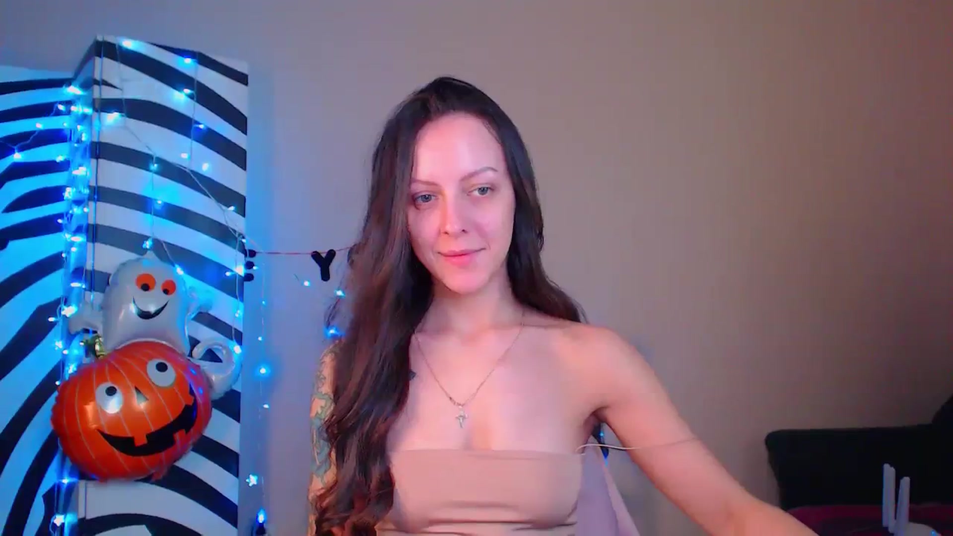 Gallery image thumbnail from Cos_Sexy's myfreecams stream on, 11/22/2023, 14:09 image 16 of 20
