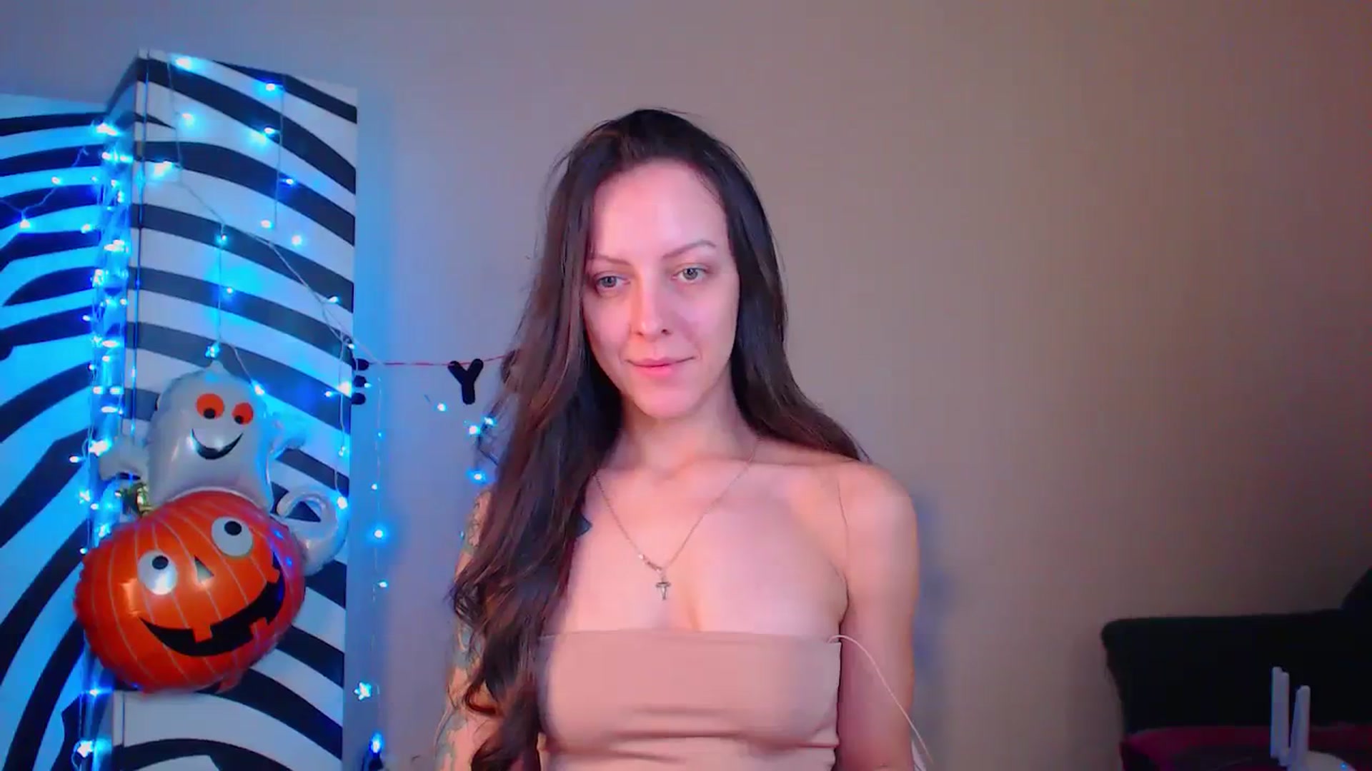 Gallery image thumbnail from Cos_Sexy's myfreecams stream on, 11/22/2023, 14:09 image 9 of 20