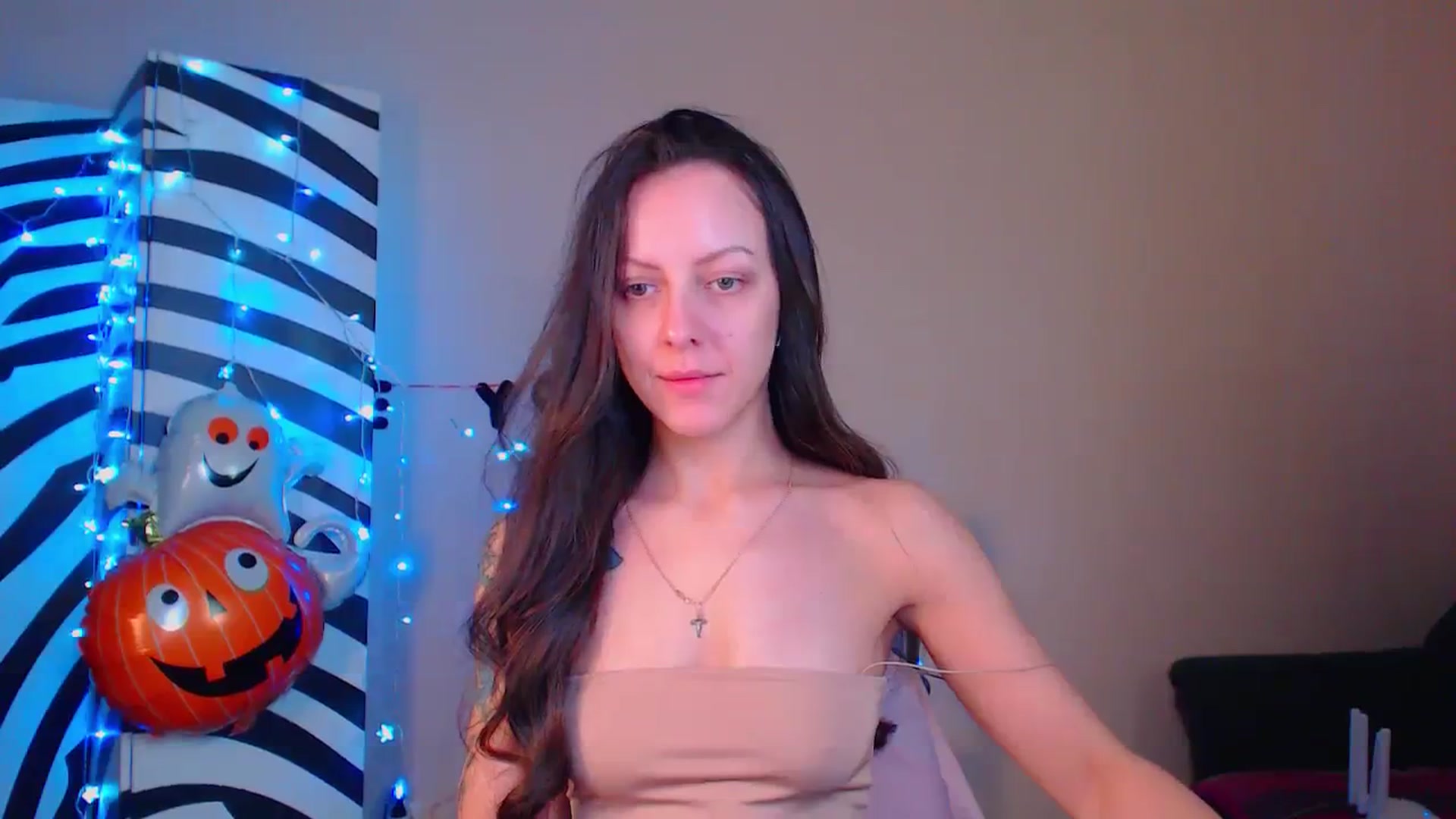 Gallery image thumbnail from Cos_Sexy's myfreecams stream on, 11/22/2023, 14:09 image 8 of 20