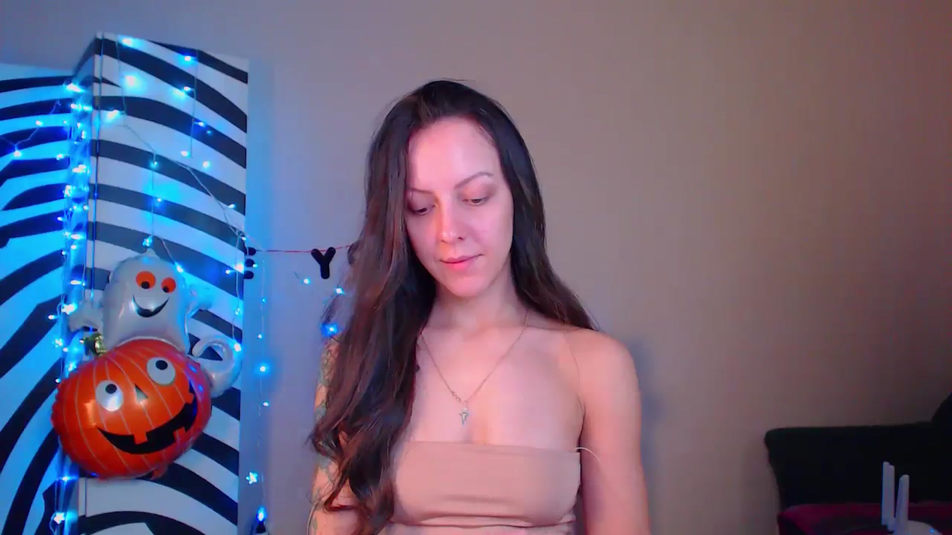 Gallery image thumbnail from Cos_Sexy's myfreecams stream on, 11/22/2023, 14:09 image 12 of 20