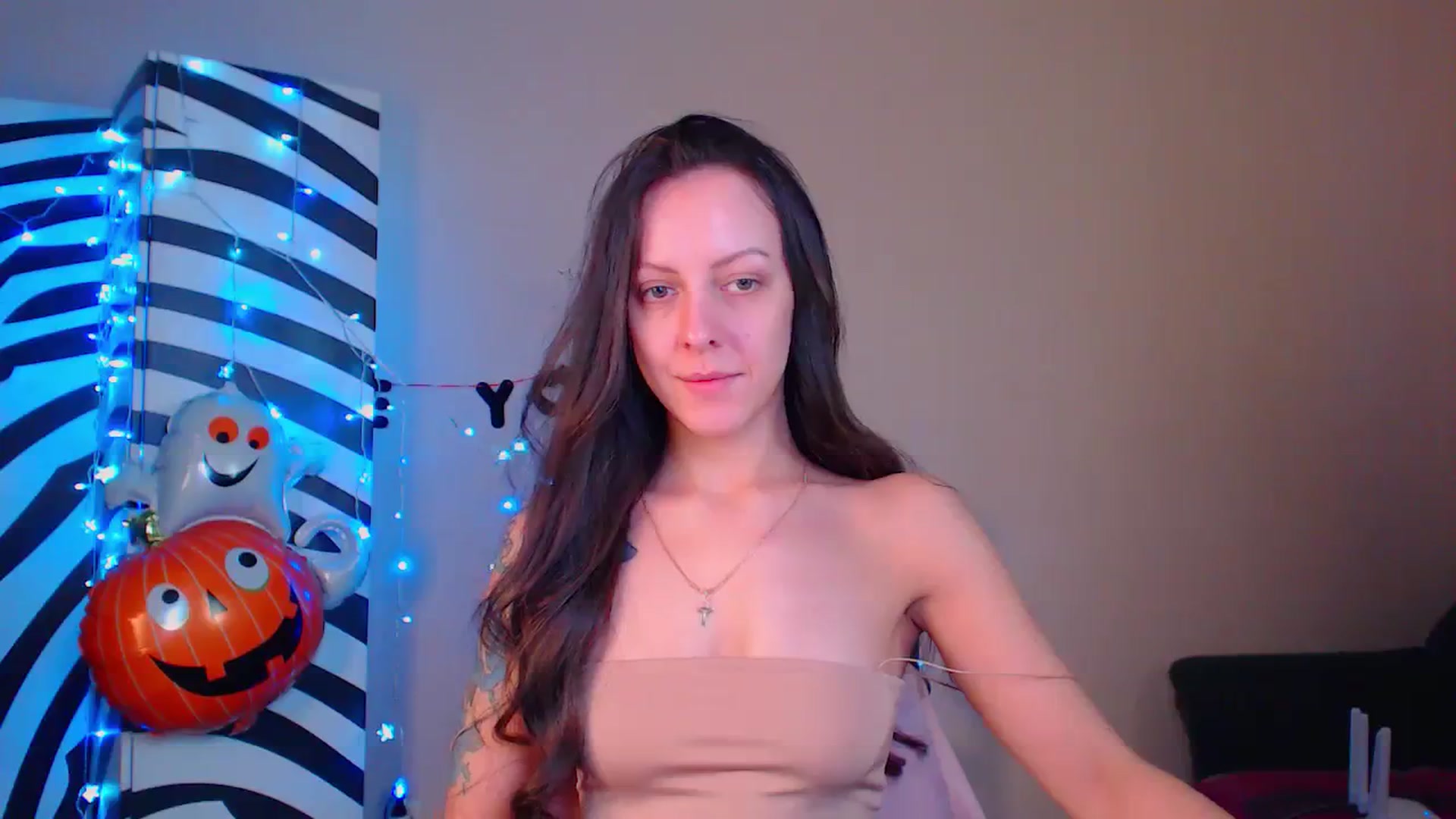 Gallery image thumbnail from Cos_Sexy's myfreecams stream on, 11/22/2023, 14:09 image 6 of 20
