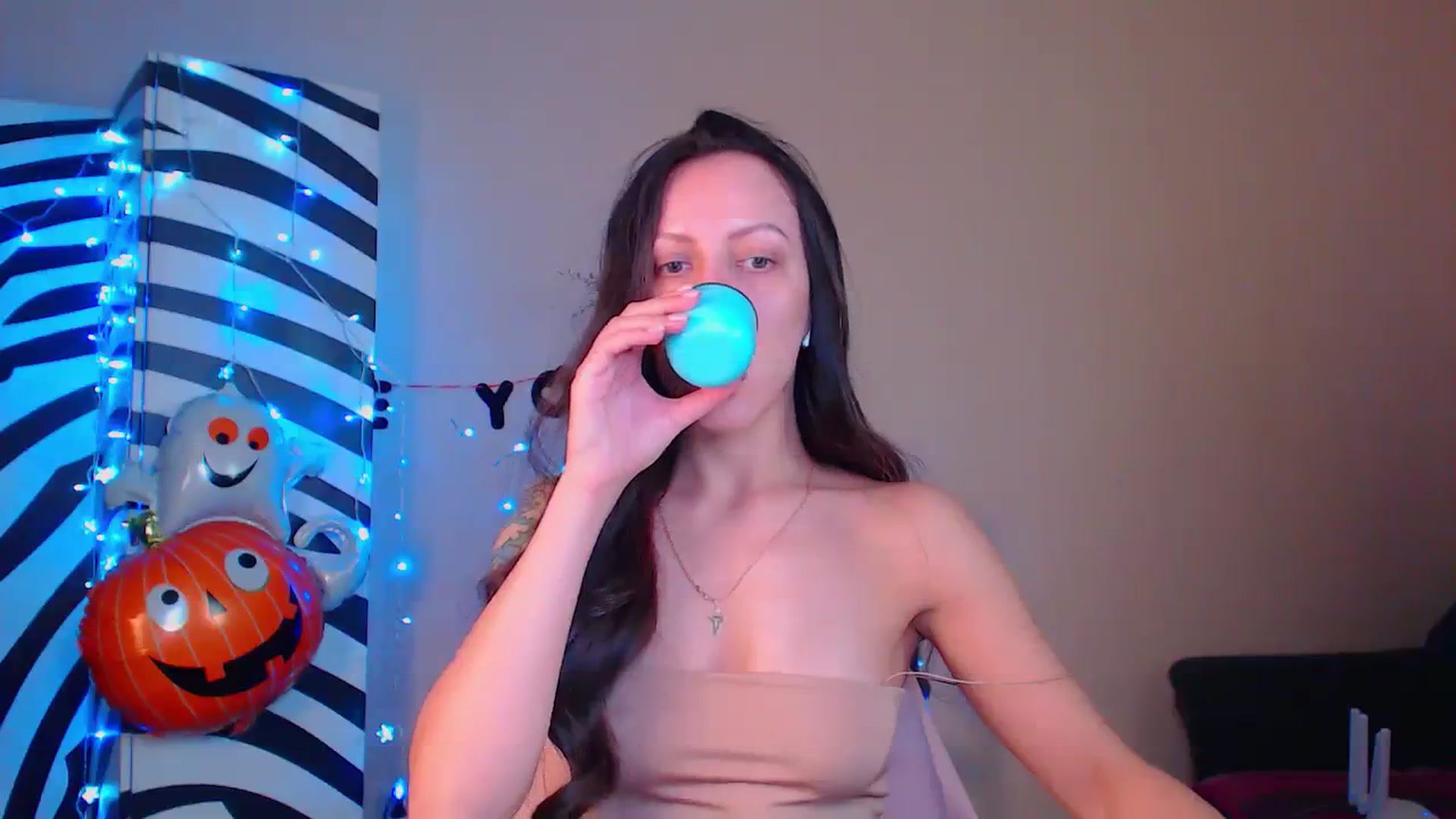 Gallery image thumbnail from Cos_Sexy's myfreecams stream on, 11/22/2023, 14:09 image 14 of 20