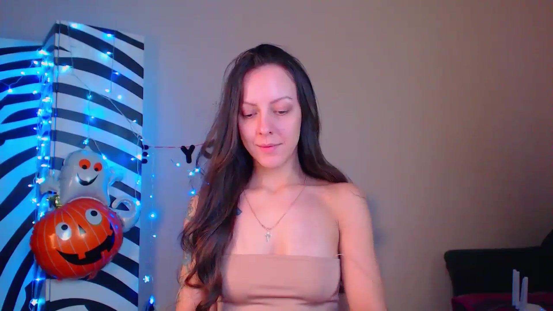 Gallery image thumbnail from Cos_Sexy's myfreecams stream on, 11/22/2023, 14:09 image 7 of 20