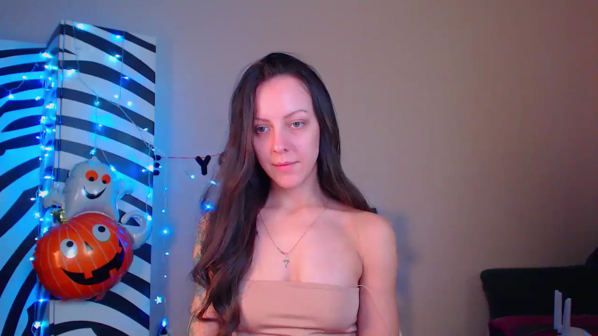 Gallery image thumbnail from Cos_Sexy's myfreecams stream on, 11/22/2023, 14:09 image 13 of 20