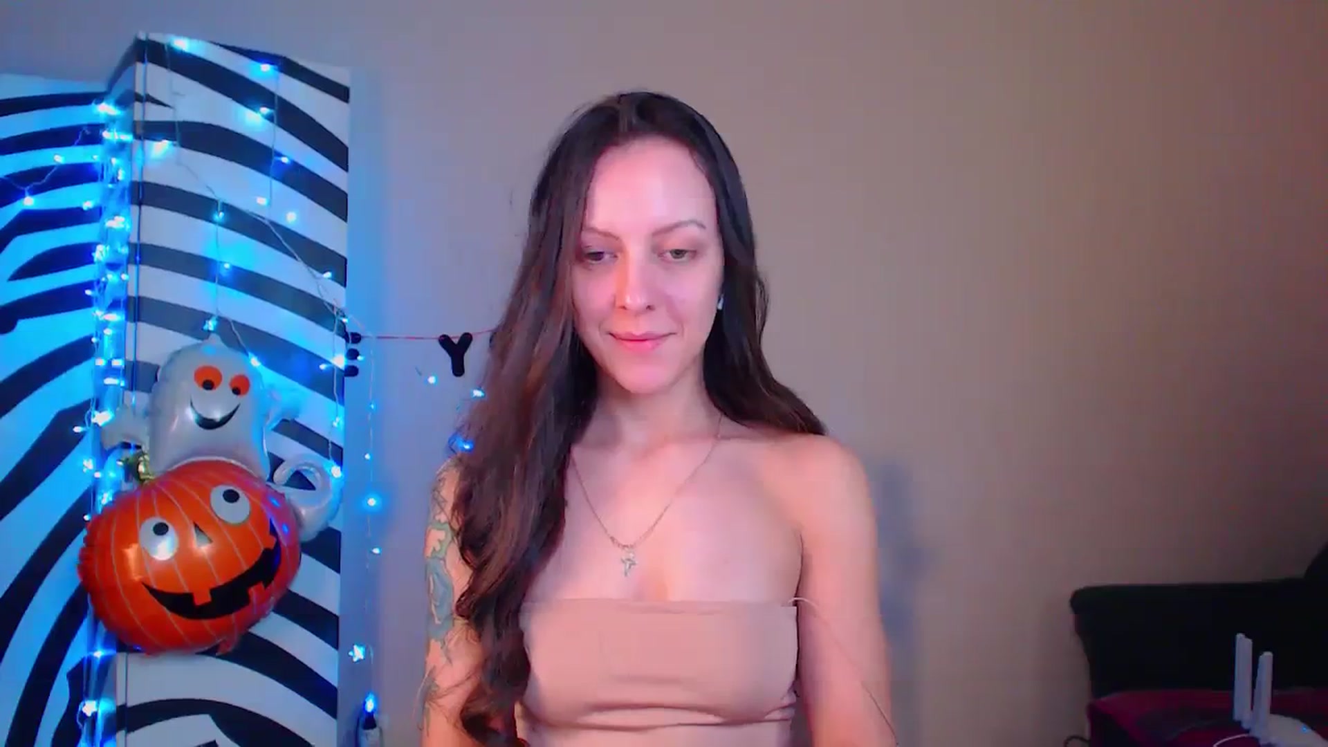 Gallery image thumbnail from Cos_Sexy's myfreecams stream on, 11/22/2023, 14:09 image 19 of 20