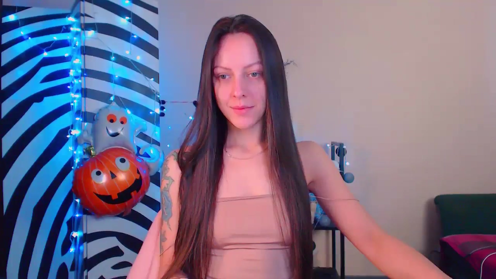 Gallery image thumbnail from Cos_Sexy's myfreecams stream on, 11/23/2023, 12:11 image 9 of 20
