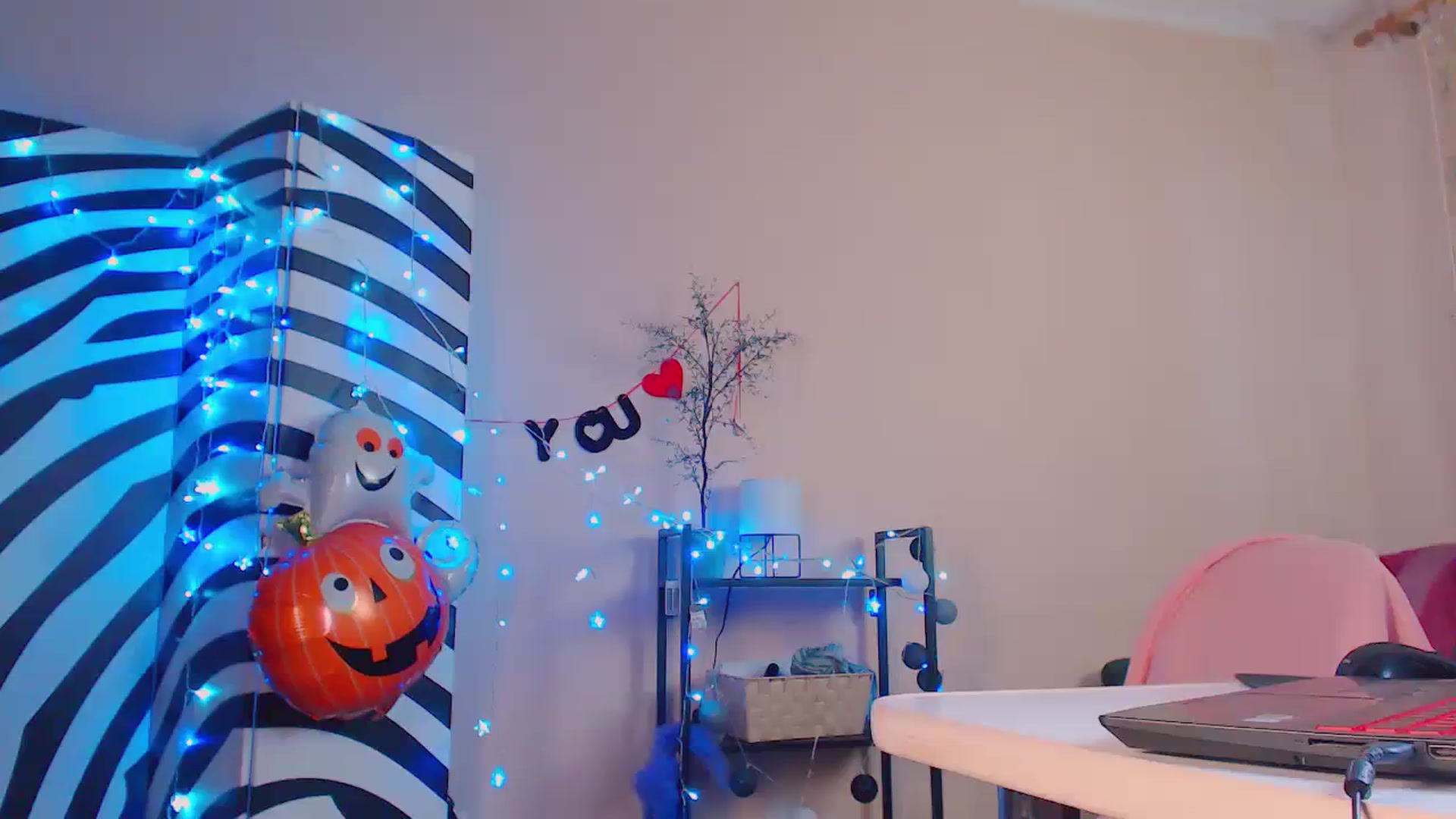 Gallery image thumbnail from Cos_Sexy's myfreecams stream on, 11/23/2023, 13:24 image 15 of 20