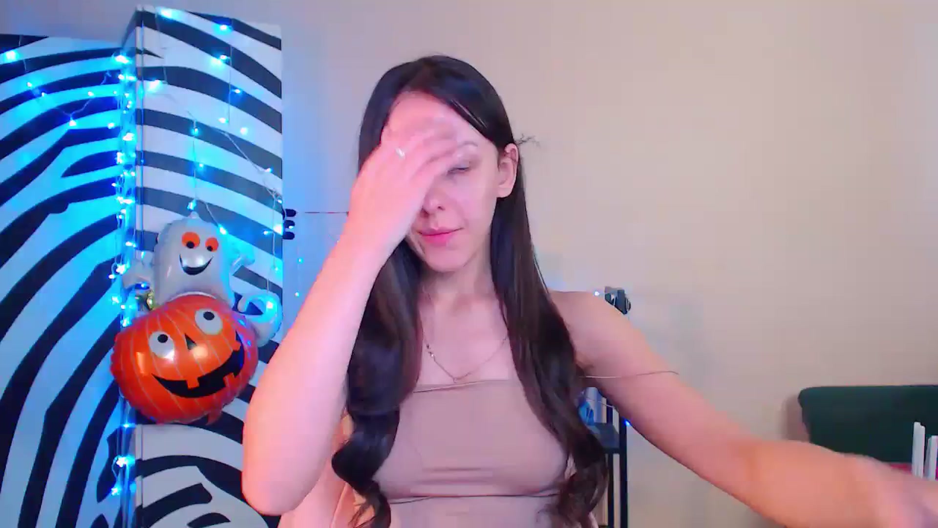 Gallery image thumbnail from Cos_Sexy's myfreecams stream on, 11/24/2023, 12:10 image 14 of 20