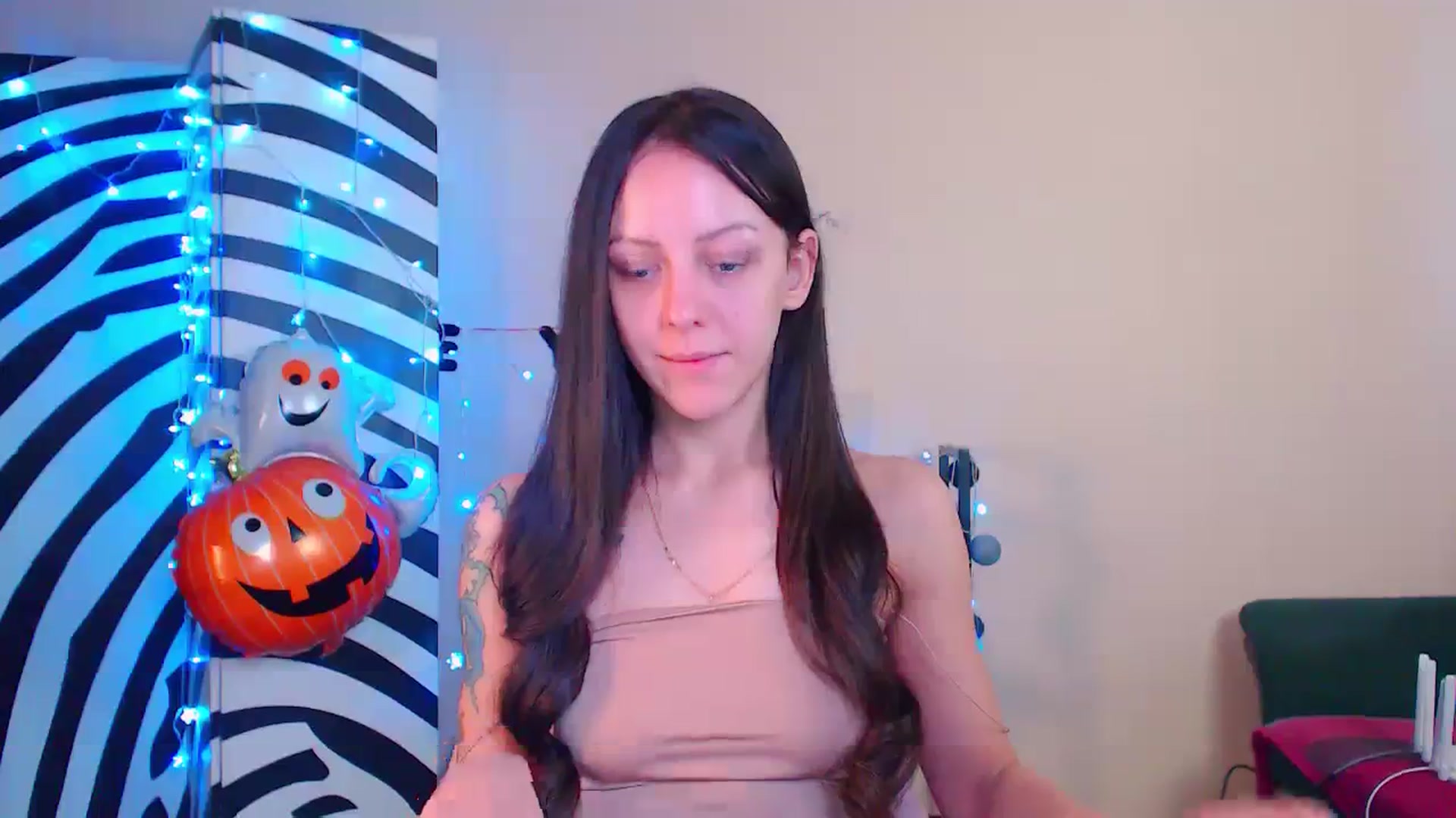 Gallery image thumbnail from Cos_Sexy's myfreecams stream on, 11/24/2023, 12:10 image 17 of 20