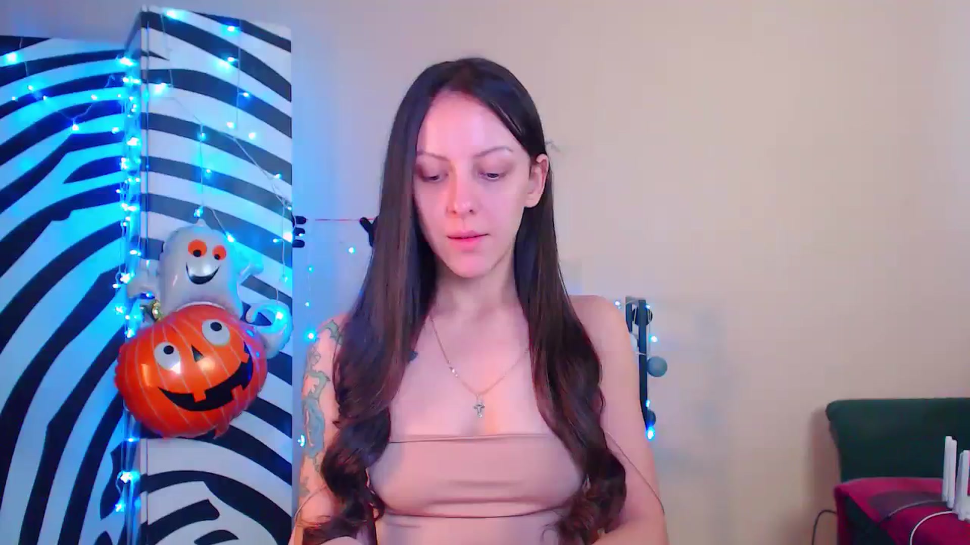 Gallery image thumbnail from Cos_Sexy's myfreecams stream on, 11/24/2023, 12:10 image 1 of 20