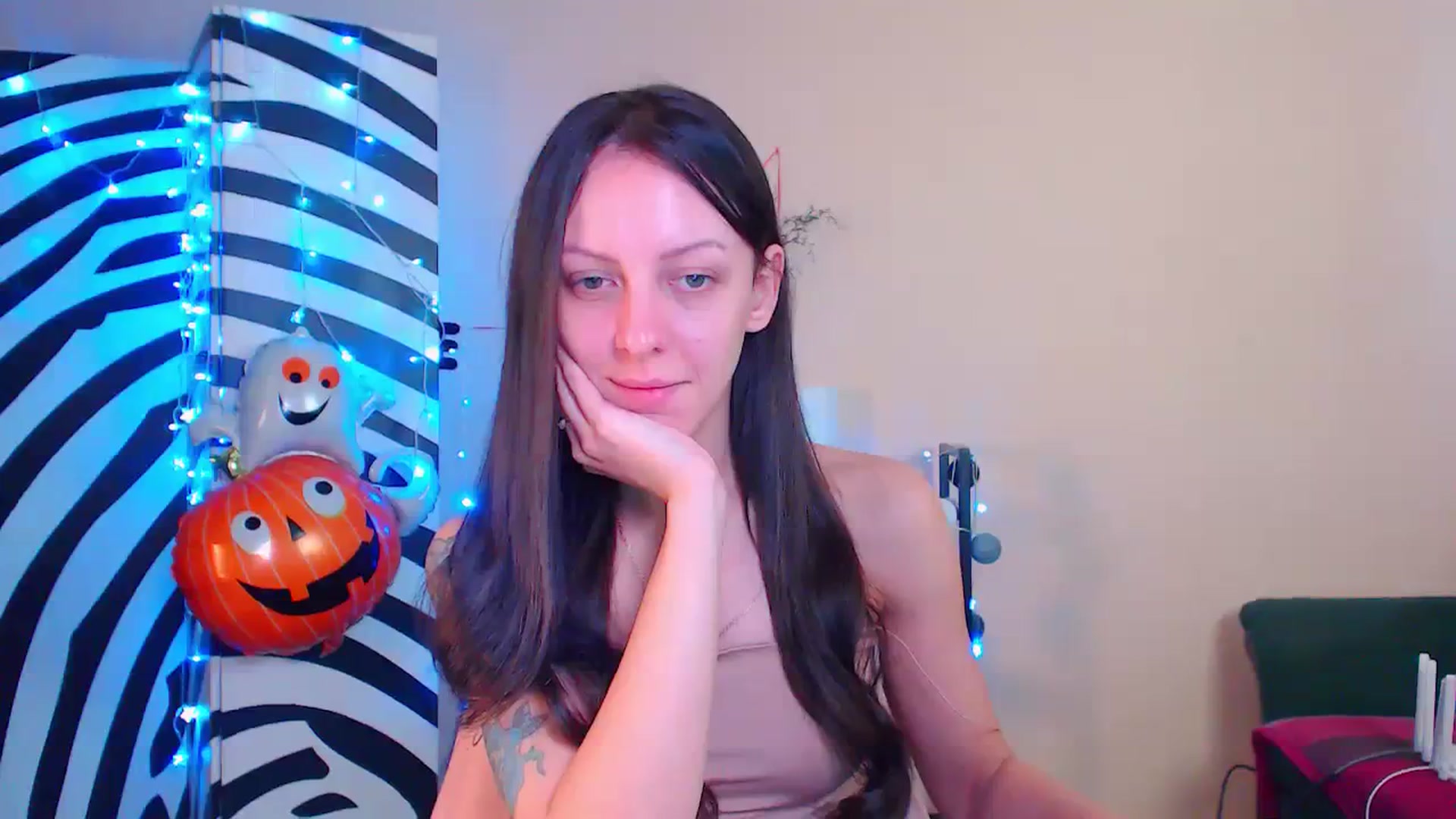 Gallery image thumbnail from Cos_Sexy's myfreecams stream on, 11/24/2023, 12:10 image 13 of 20