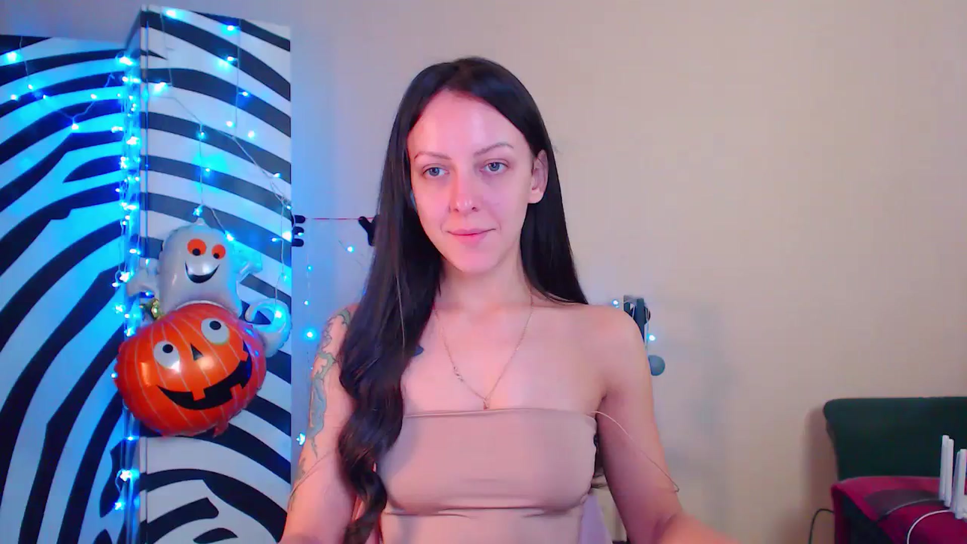 Gallery image thumbnail from Cos_Sexy's myfreecams stream on, 11/24/2023, 12:50 image 1 of 20