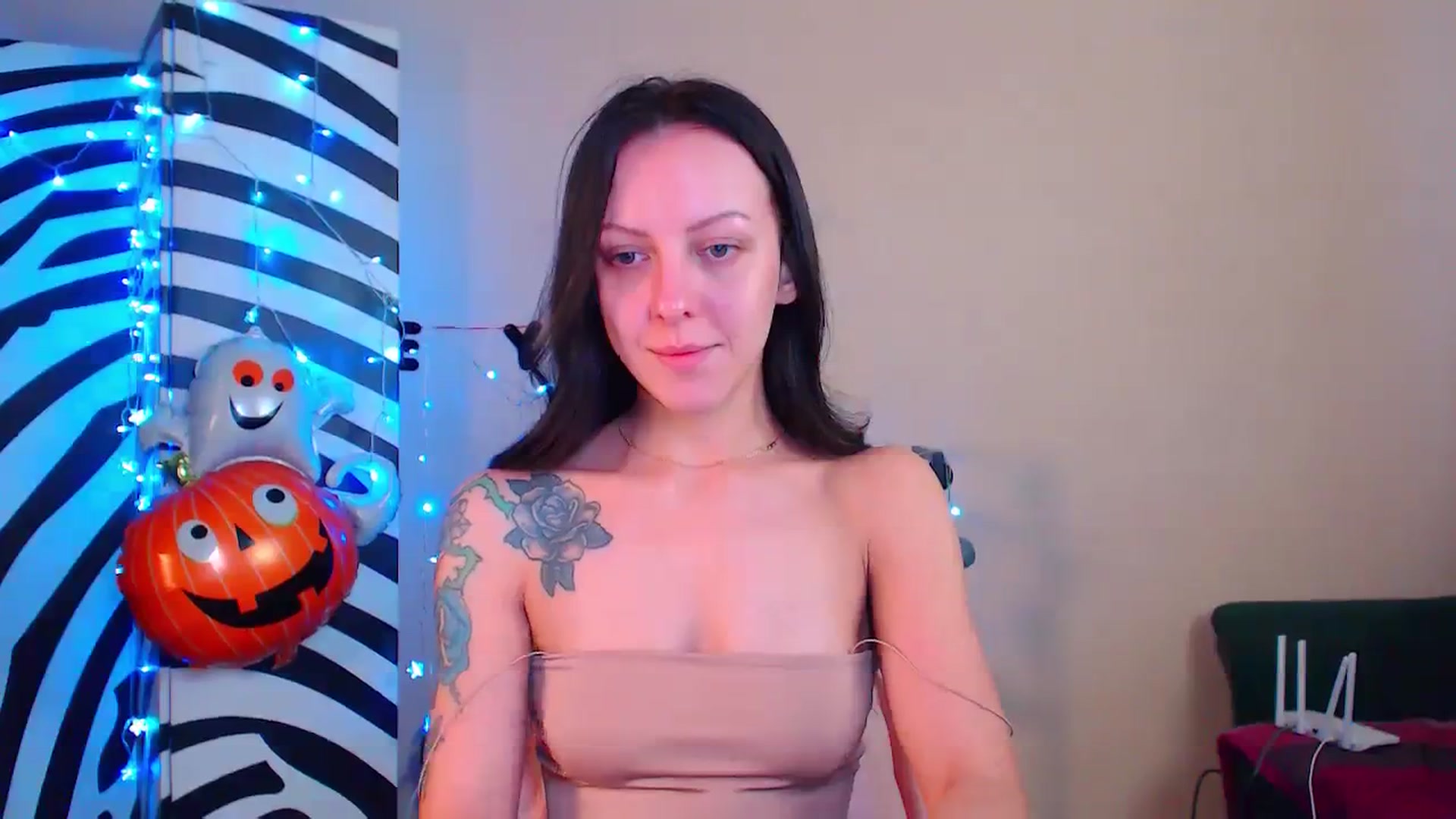Gallery image thumbnail from Cos_Sexy's myfreecams stream on, 11/28/2023, 12:22 image 15 of 20