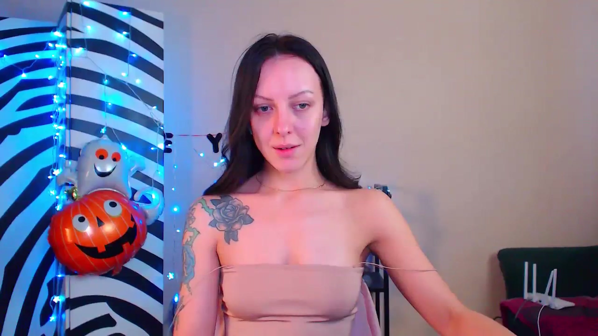 Gallery image thumbnail from Cos_Sexy's myfreecams stream on, 11/28/2023, 12:22 image 17 of 20