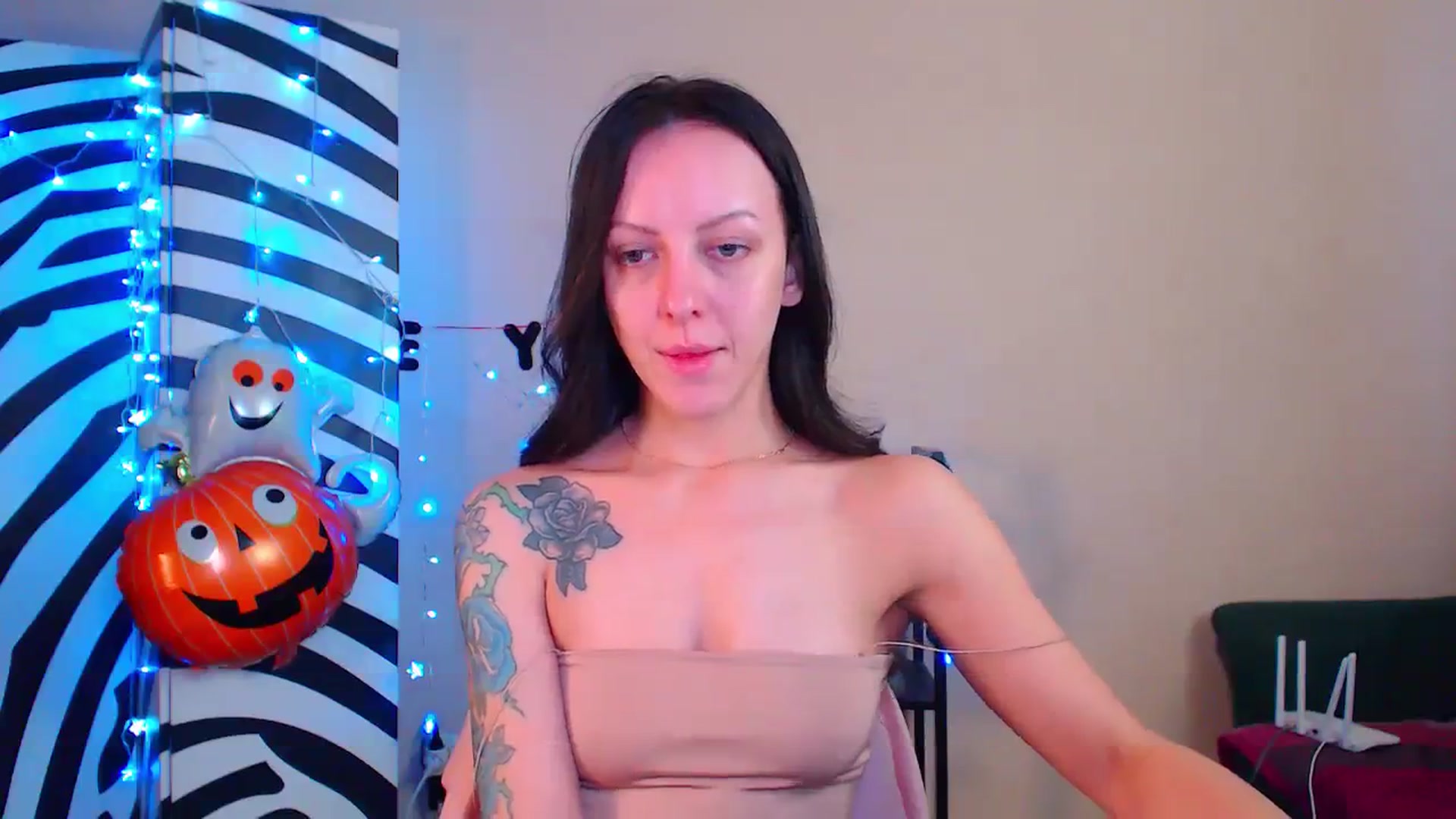 Gallery image thumbnail from Cos_Sexy's myfreecams stream on, 11/28/2023, 12:22 image 11 of 20