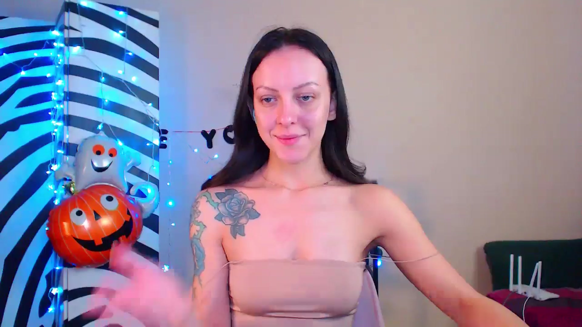 Gallery image thumbnail from Cos_Sexy's myfreecams stream on, 11/28/2023, 13:15 image 12 of 20