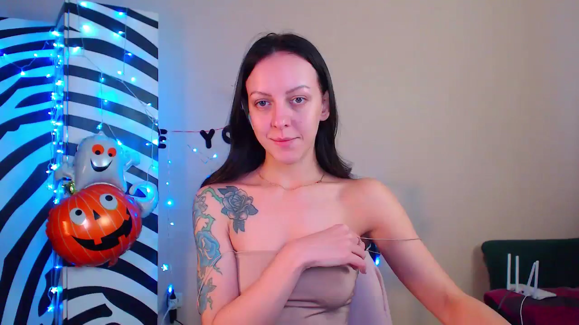 Gallery image thumbnail from Cos_Sexy's myfreecams stream on, 11/28/2023, 13:15 image 4 of 20