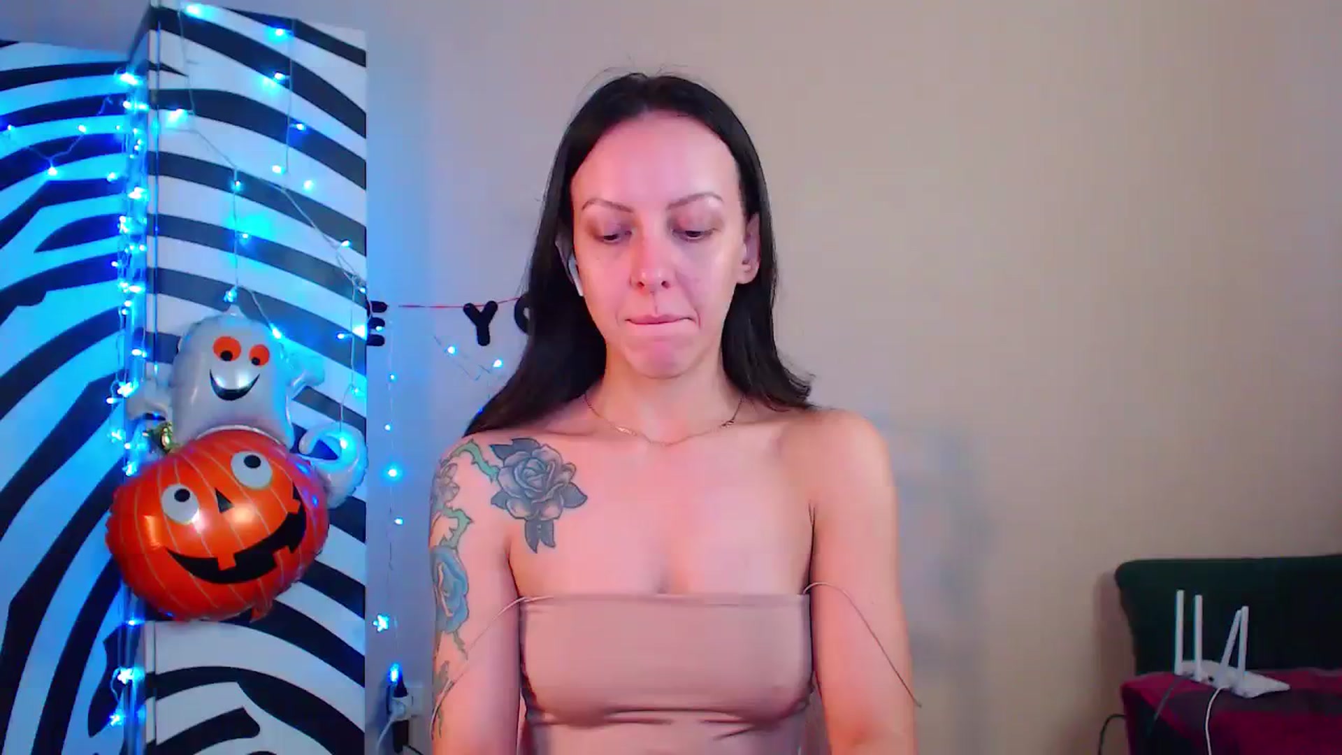 Gallery image thumbnail from Cos_Sexy's myfreecams stream on, 11/28/2023, 13:15 image 7 of 20