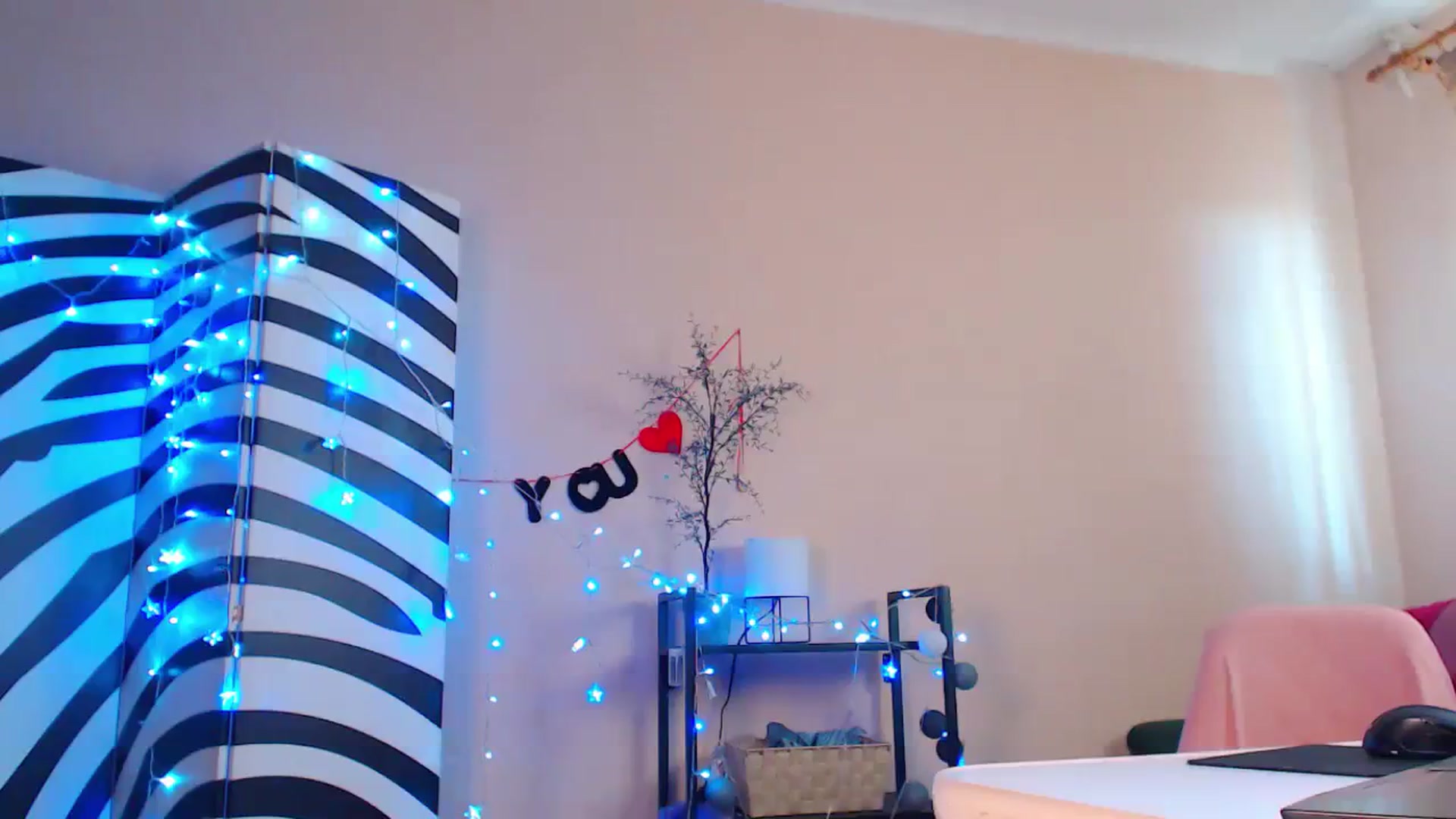 Gallery image thumbnail from Cos_Sexy's myfreecams stream on, 11/30/2023, 12:14 image 7 of 20