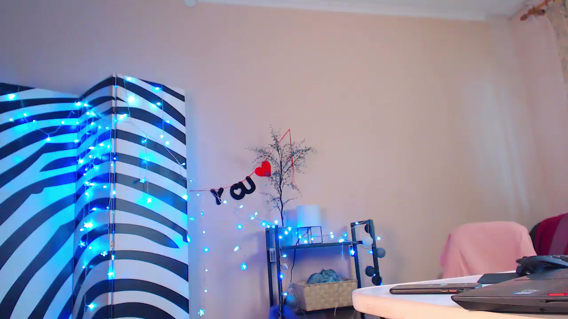 Gallery image thumbnail from Cos_Sexy's myfreecams stream on, 12/06/2023, 11:53 image 20 of 20