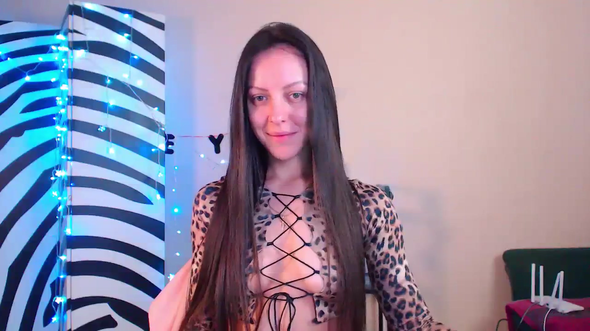 Gallery image thumbnail from Cos_Sexy's myfreecams stream on, 12/07/2023, 12:54 image 16 of 20