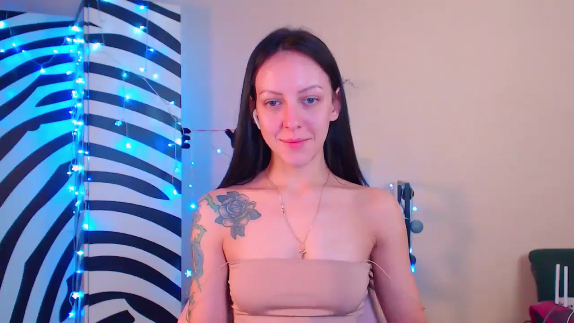 Gallery image thumbnail from Cos_Sexy's myfreecams stream on, 12/08/2023, 10:58 image 19 of 20