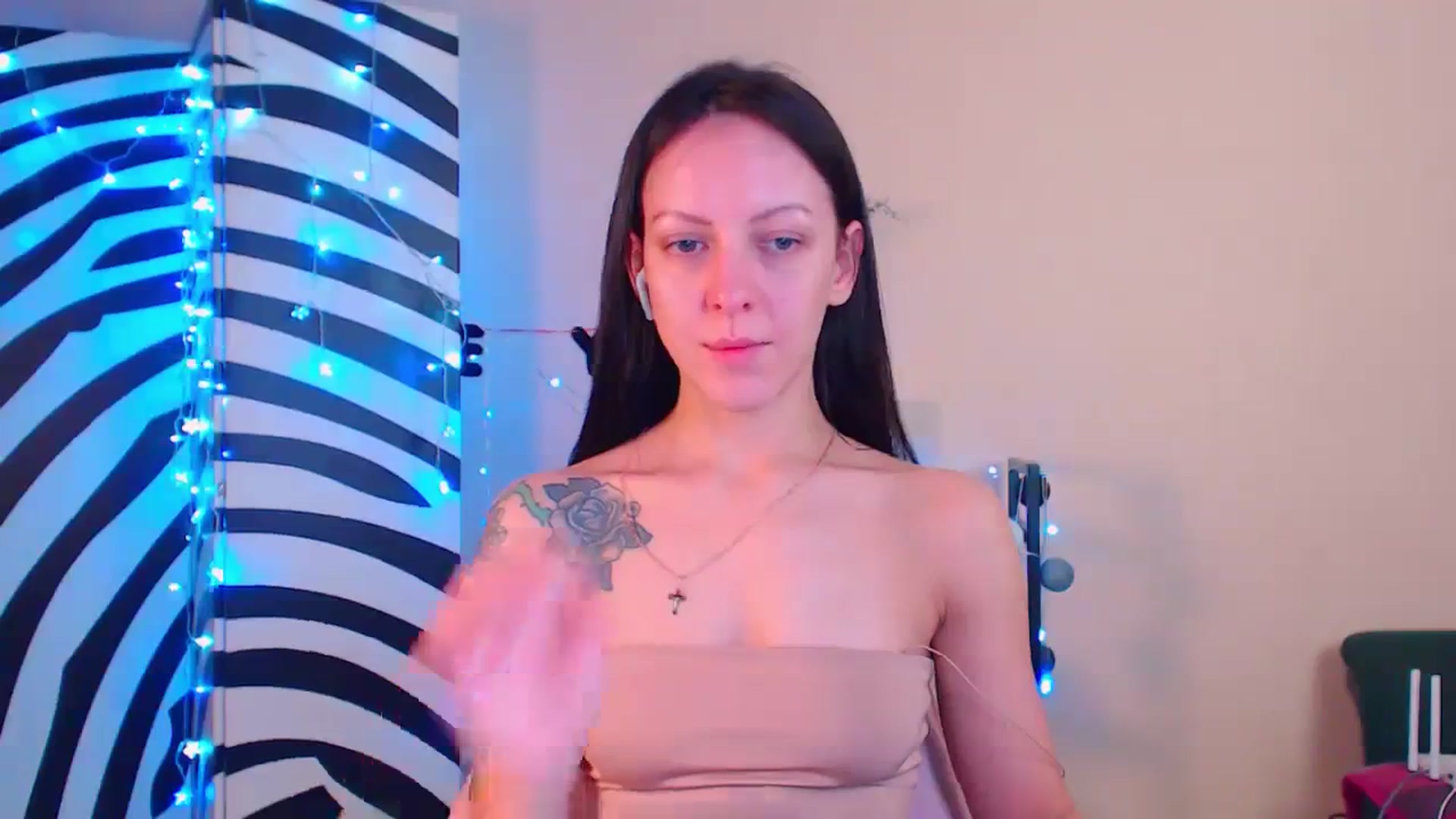 Gallery image thumbnail from Cos_Sexy's myfreecams stream on, 12/08/2023, 10:58 image 14 of 20