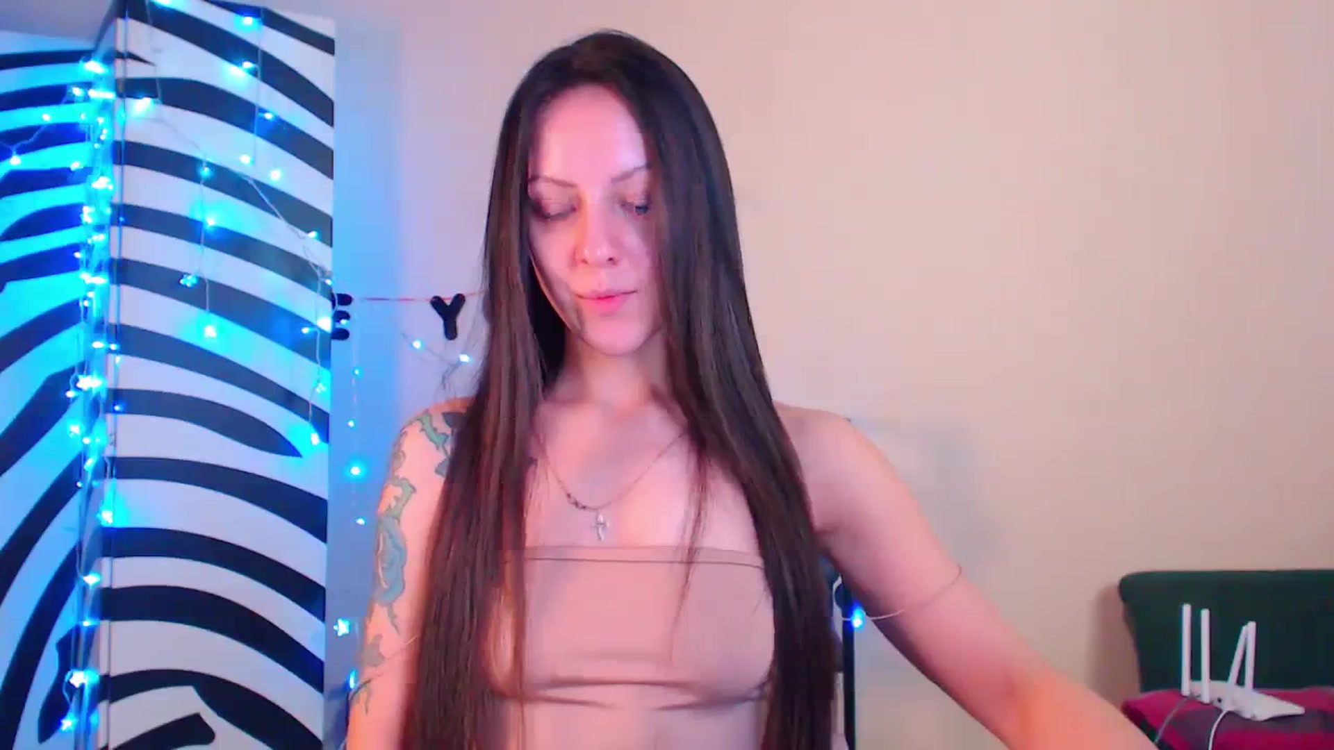 Gallery image thumbnail from Cos_Sexy's myfreecams stream on, 12/08/2023, 12:41 image 6 of 20