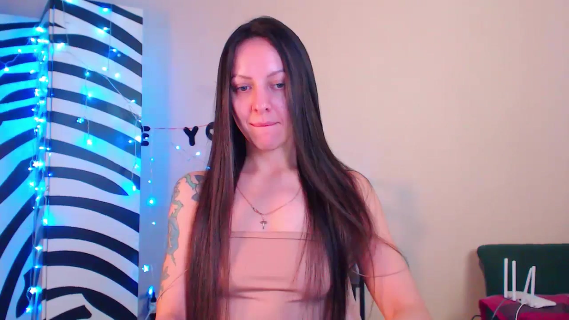 Gallery image thumbnail from Cos_Sexy's myfreecams stream on, 12/08/2023, 12:41 image 8 of 20