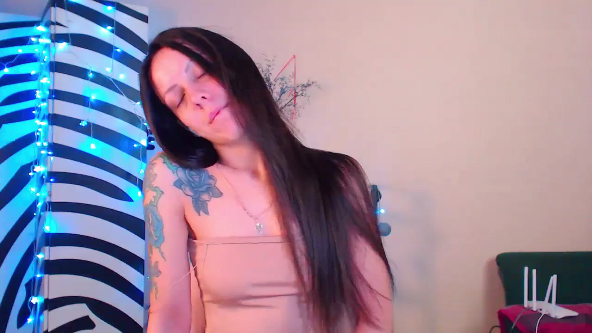 Gallery image thumbnail from Cos_Sexy's myfreecams stream on, 12/08/2023, 12:41 image 16 of 20