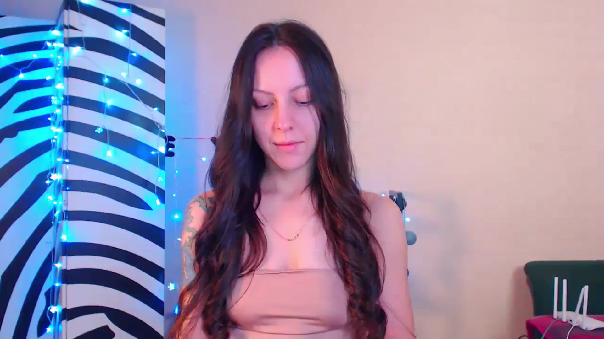 Gallery image thumbnail from Cos_Sexy's myfreecams stream on, 12/13/2023, 11:30 image 9 of 20