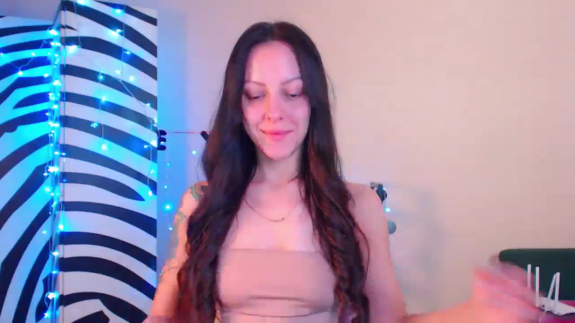 Gallery image thumbnail from Cos_Sexy's myfreecams stream on, 12/13/2023, 11:30 image 13 of 20