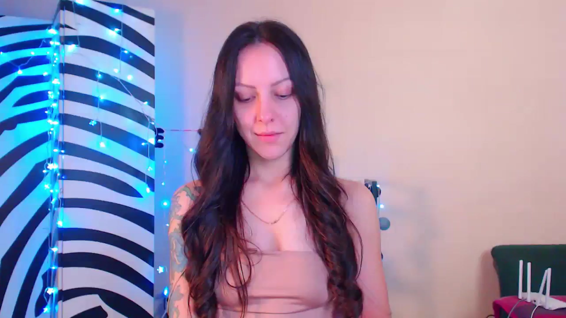 Gallery image thumbnail from Cos_Sexy's myfreecams stream on, 12/13/2023, 11:30 image 12 of 20