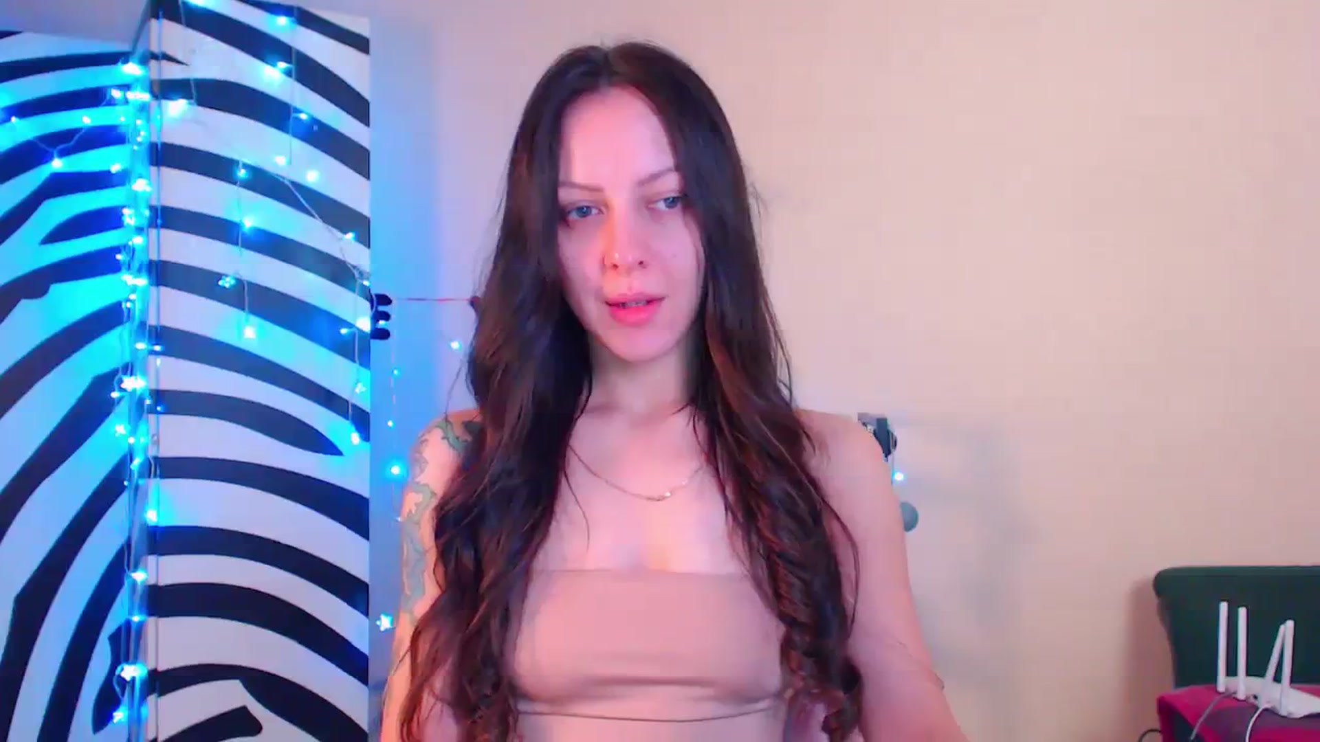 Gallery image thumbnail from Cos_Sexy's myfreecams stream on, 12/13/2023, 11:30 image 18 of 20