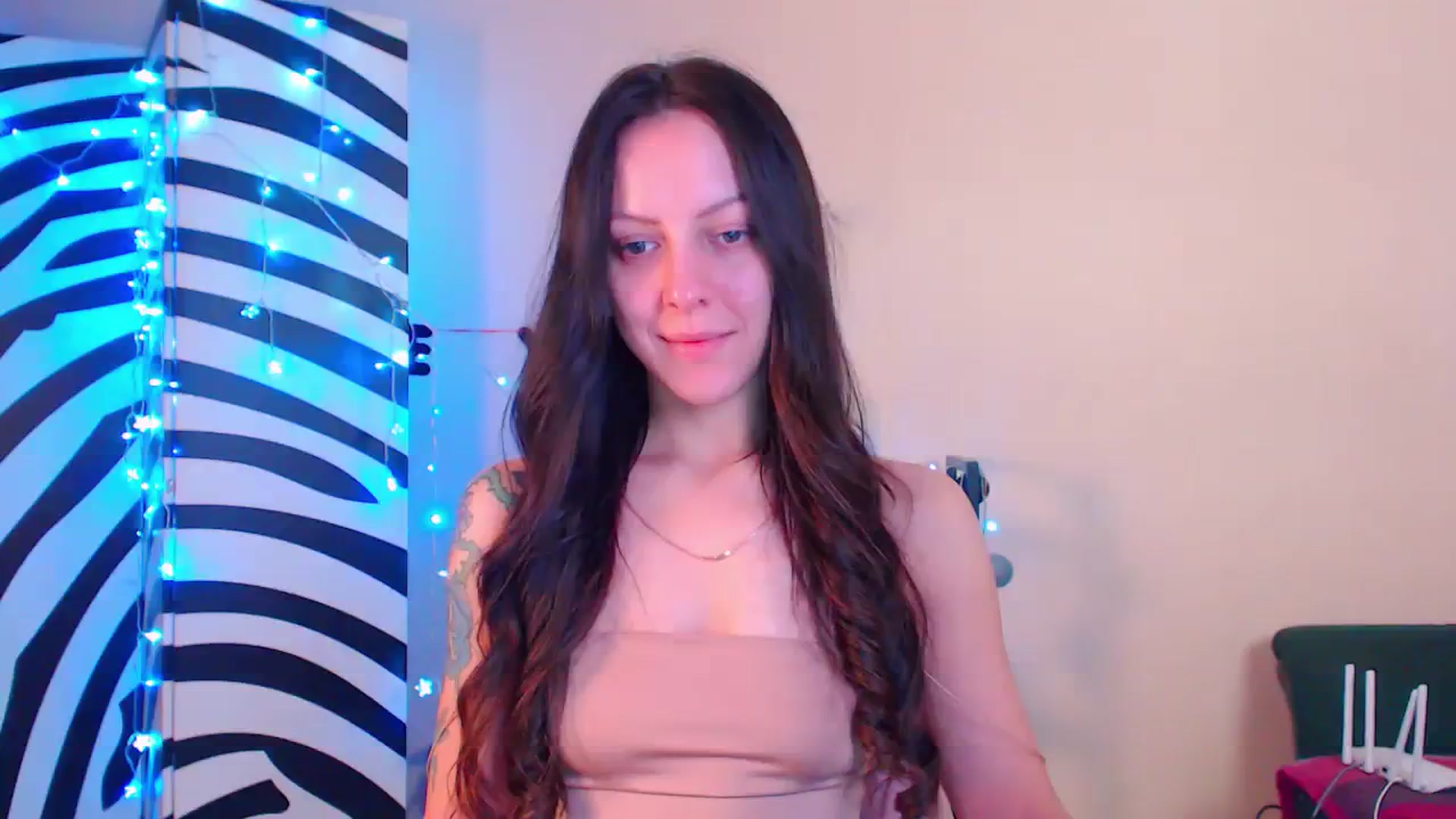 Gallery image thumbnail from Cos_Sexy's myfreecams stream on, 12/13/2023, 12:08 image 1 of 20