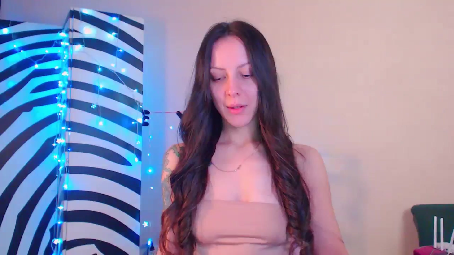 Gallery image thumbnail from Cos_Sexy's myfreecams stream on, 12/13/2023, 12:08 image 6 of 20