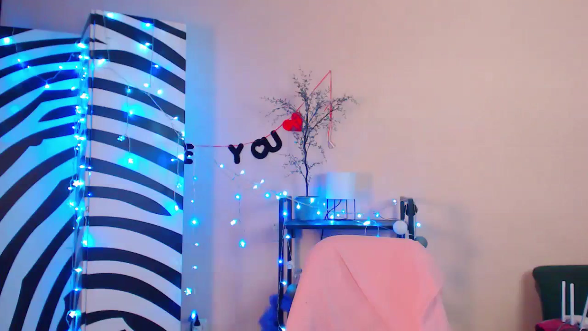 Gallery image thumbnail from Cos_Sexy's myfreecams stream on, 12/13/2023, 12:08 image 7 of 20