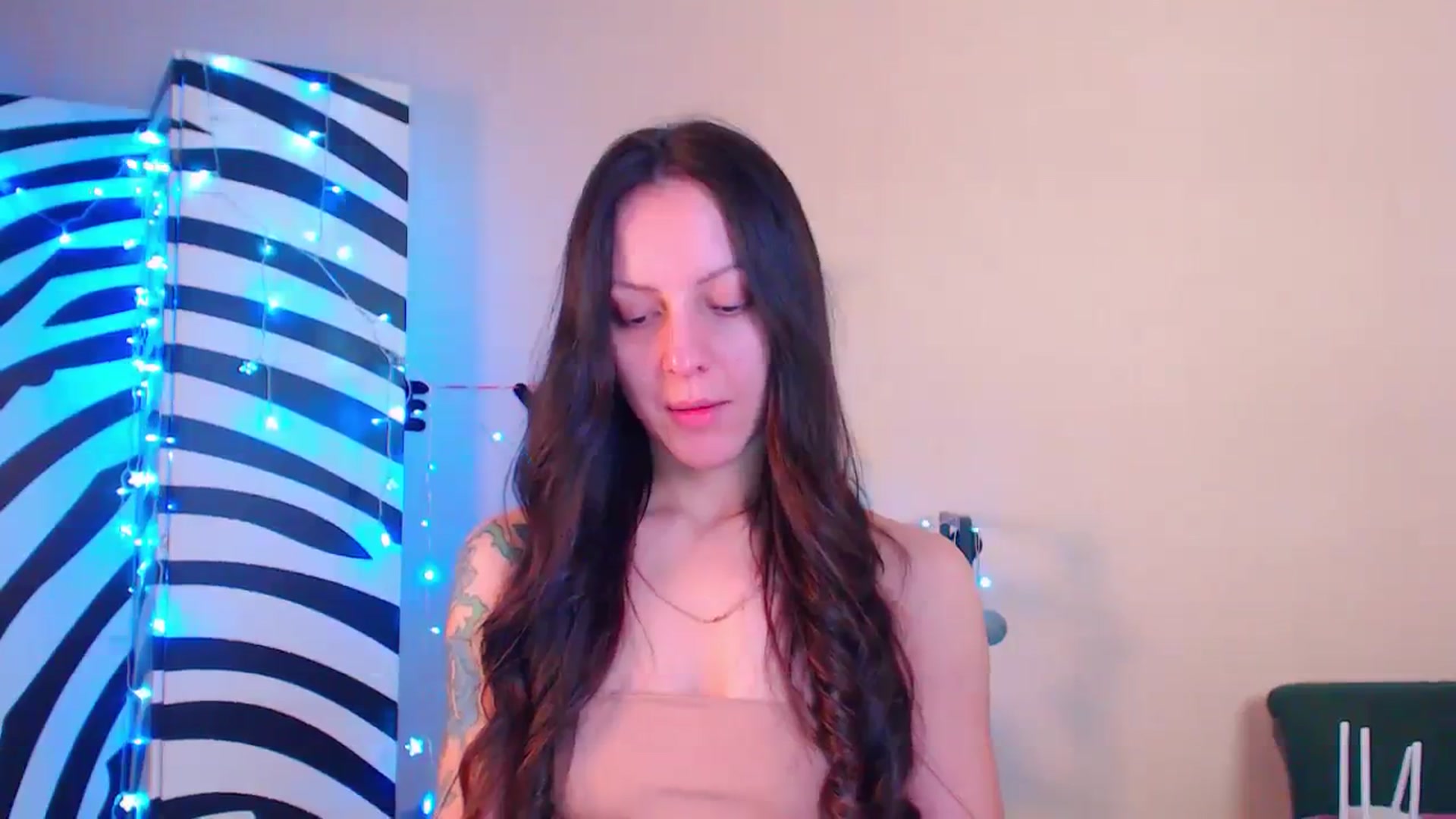 Gallery image thumbnail from Cos_Sexy's myfreecams stream on, 12/13/2023, 12:08 image 3 of 20