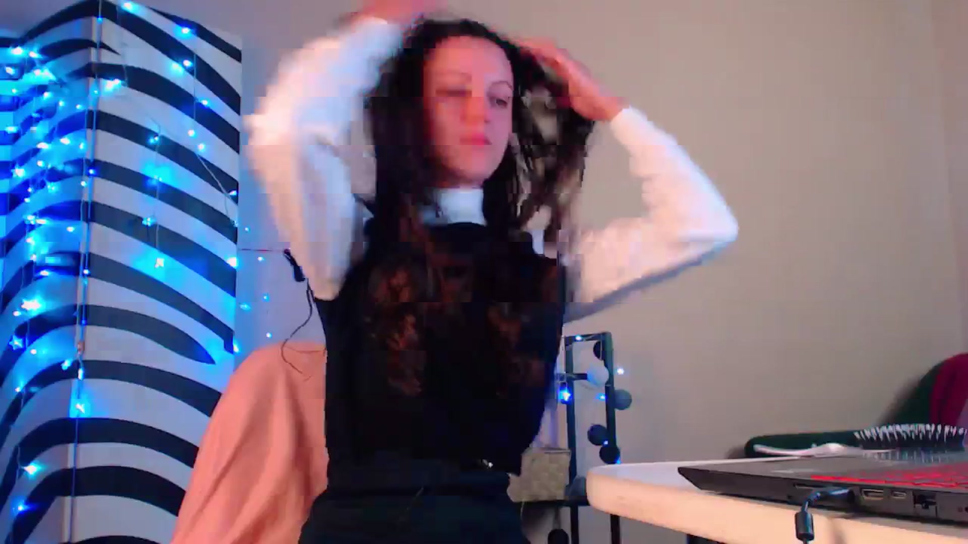 Gallery image thumbnail from Cos_Sexy's myfreecams stream on, 12/13/2023, 13:39 image 18 of 20