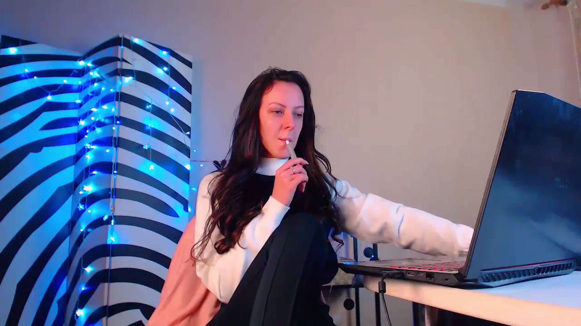 Gallery image thumbnail from Cos_Sexy's myfreecams stream on, 12/13/2023, 13:39 image 20 of 20