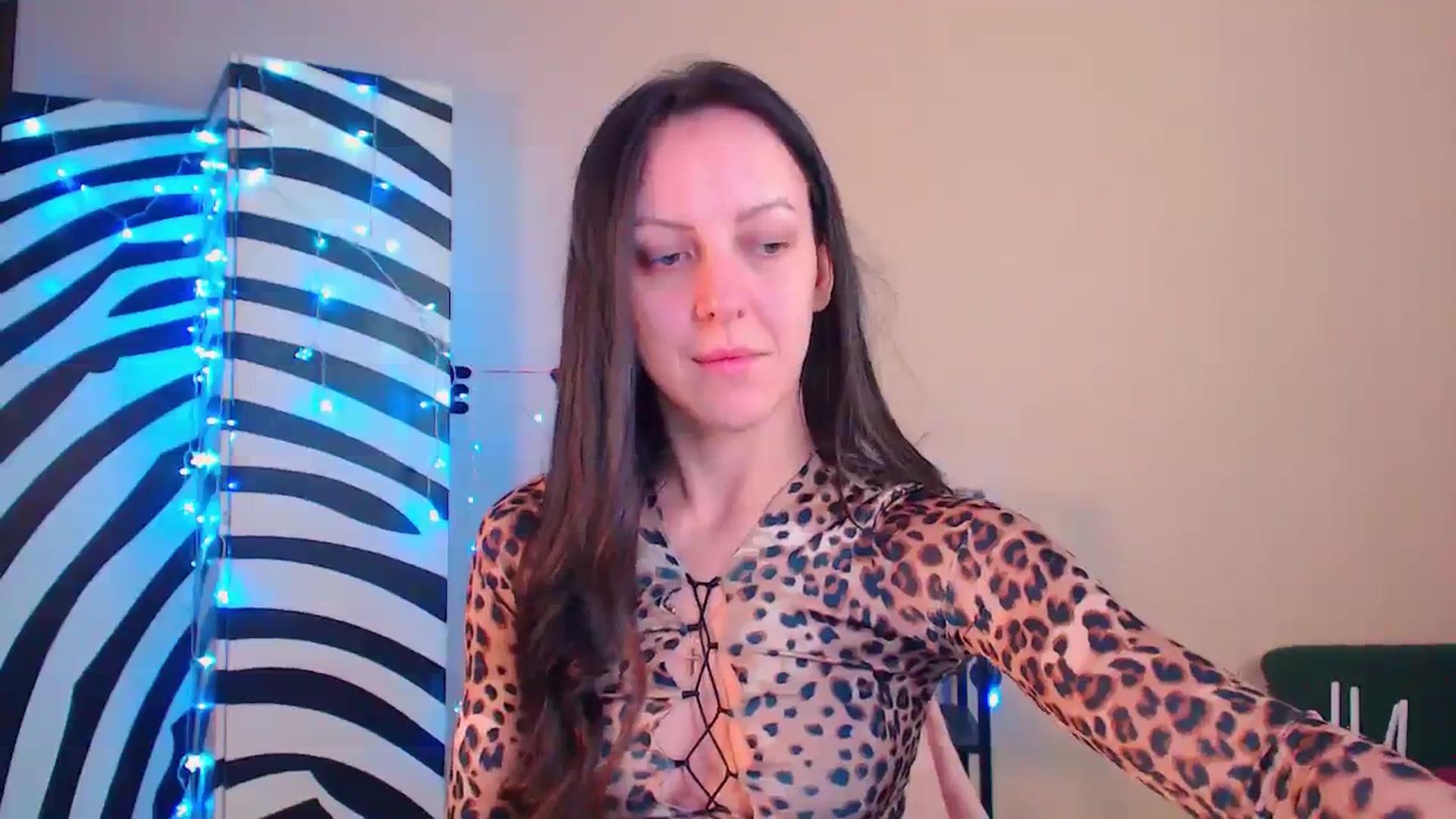 Gallery image thumbnail from Cos_Sexy's myfreecams stream on, 12/14/2023, 15:07 image 2 of 20