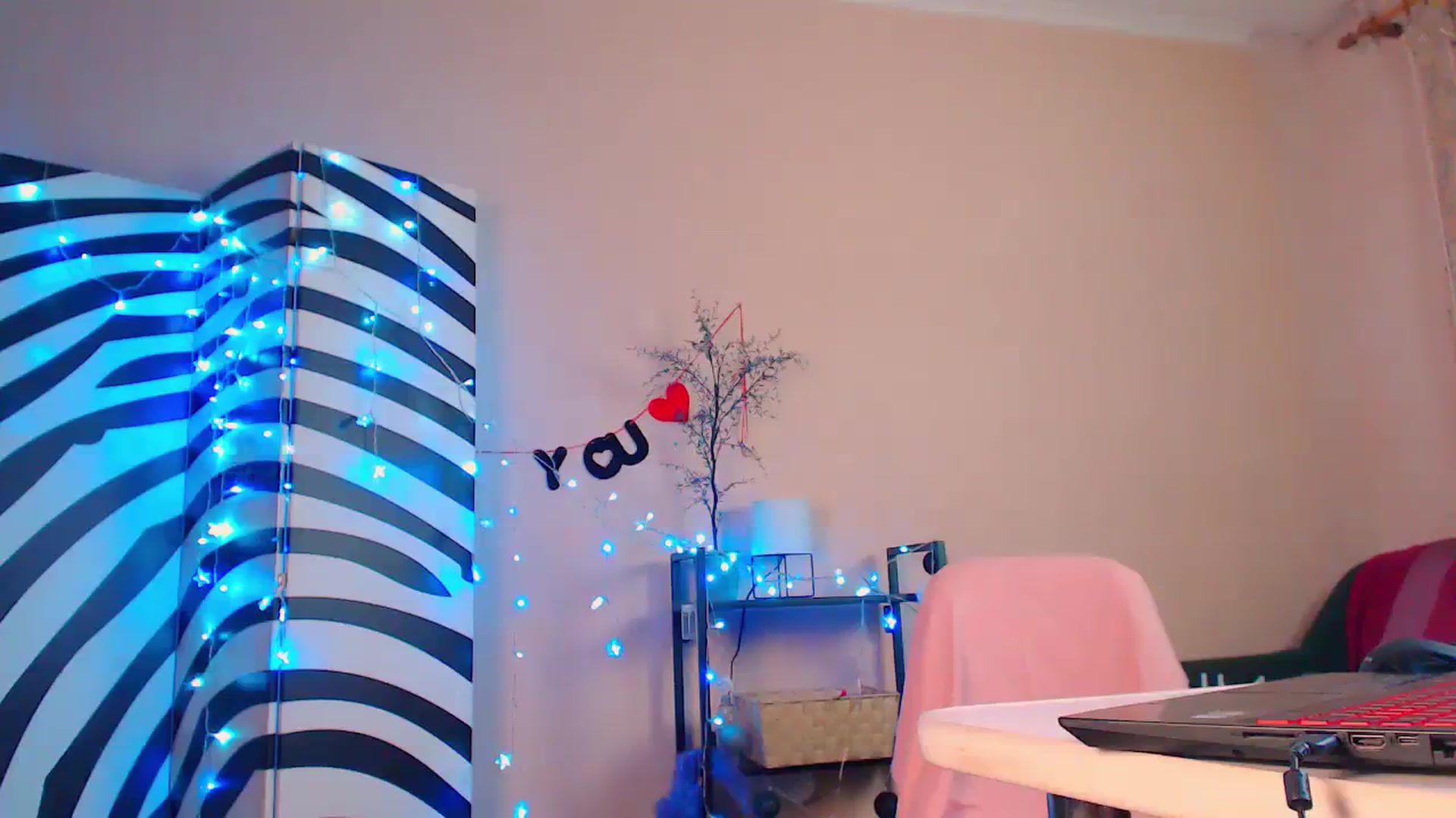 Gallery image thumbnail from Cos_Sexy's myfreecams stream on, 12/14/2023, 15:07 image 20 of 20