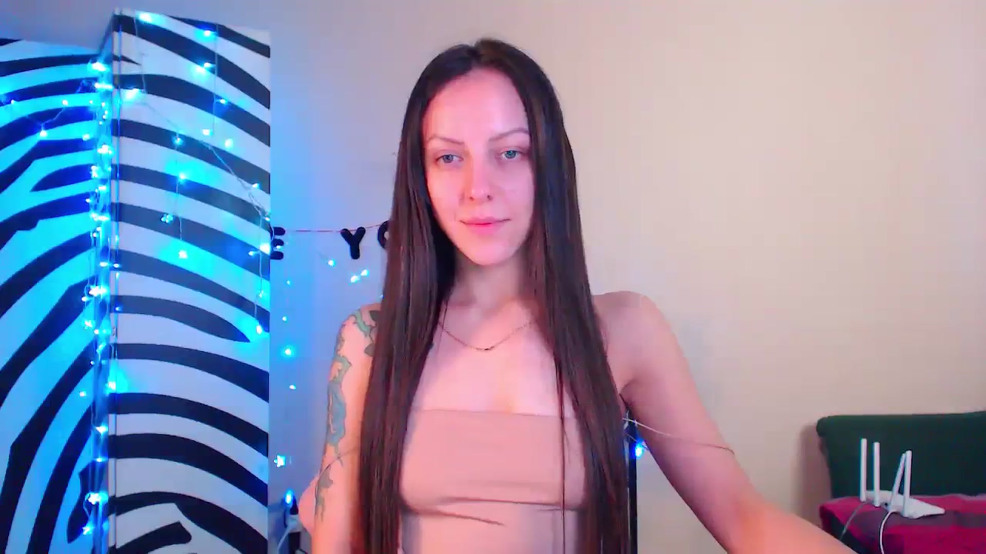 Gallery image thumbnail from Cos_Sexy's myfreecams stream on, 12/19/2023, 11:50 image 8 of 20