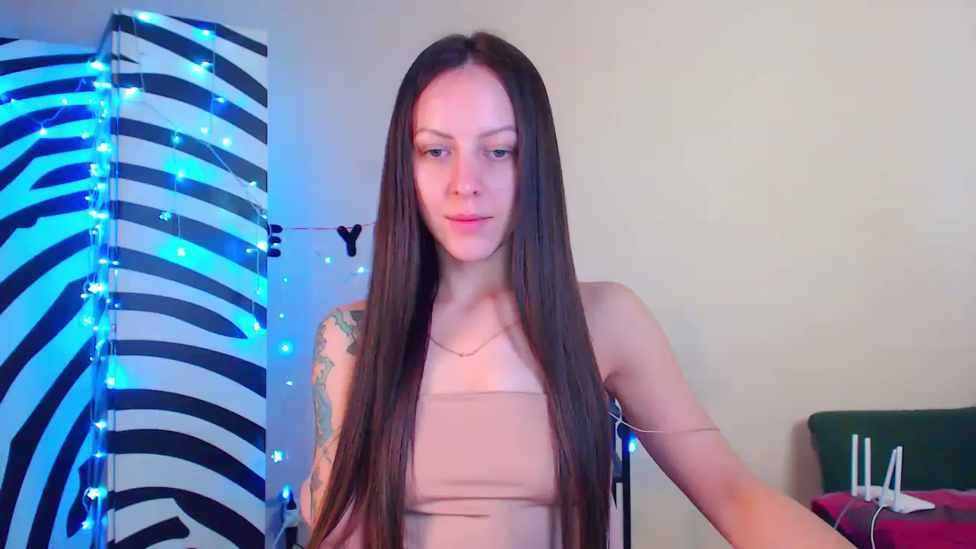 Gallery image thumbnail from Cos_Sexy's myfreecams stream on, 12/19/2023, 11:50 image 1 of 20