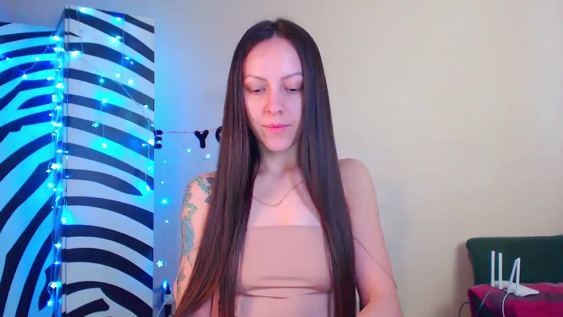 Gallery image thumbnail from Cos_Sexy's myfreecams stream on, 12/19/2023, 11:50 image 2 of 20