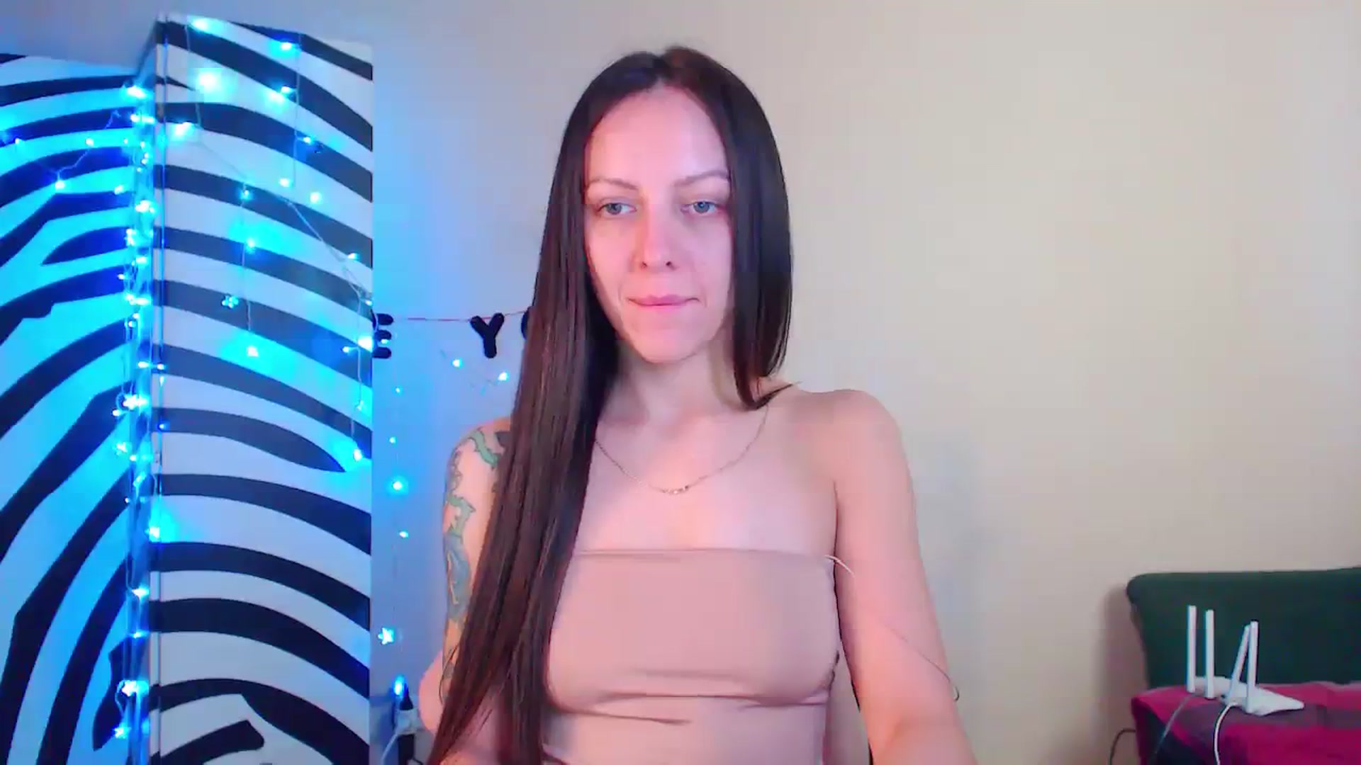 Gallery image thumbnail from Cos_Sexy's myfreecams stream on, 12/19/2023, 11:50 image 3 of 20