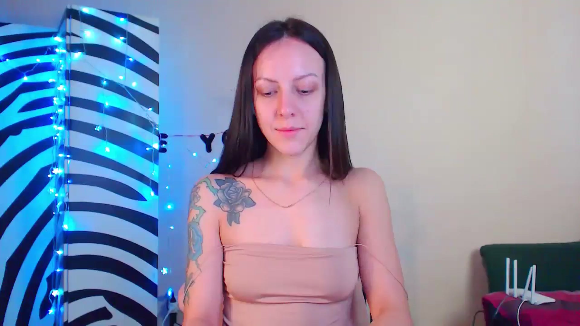 Gallery image thumbnail from Cos_Sexy's myfreecams stream on, 12/19/2023, 11:50 image 6 of 20
