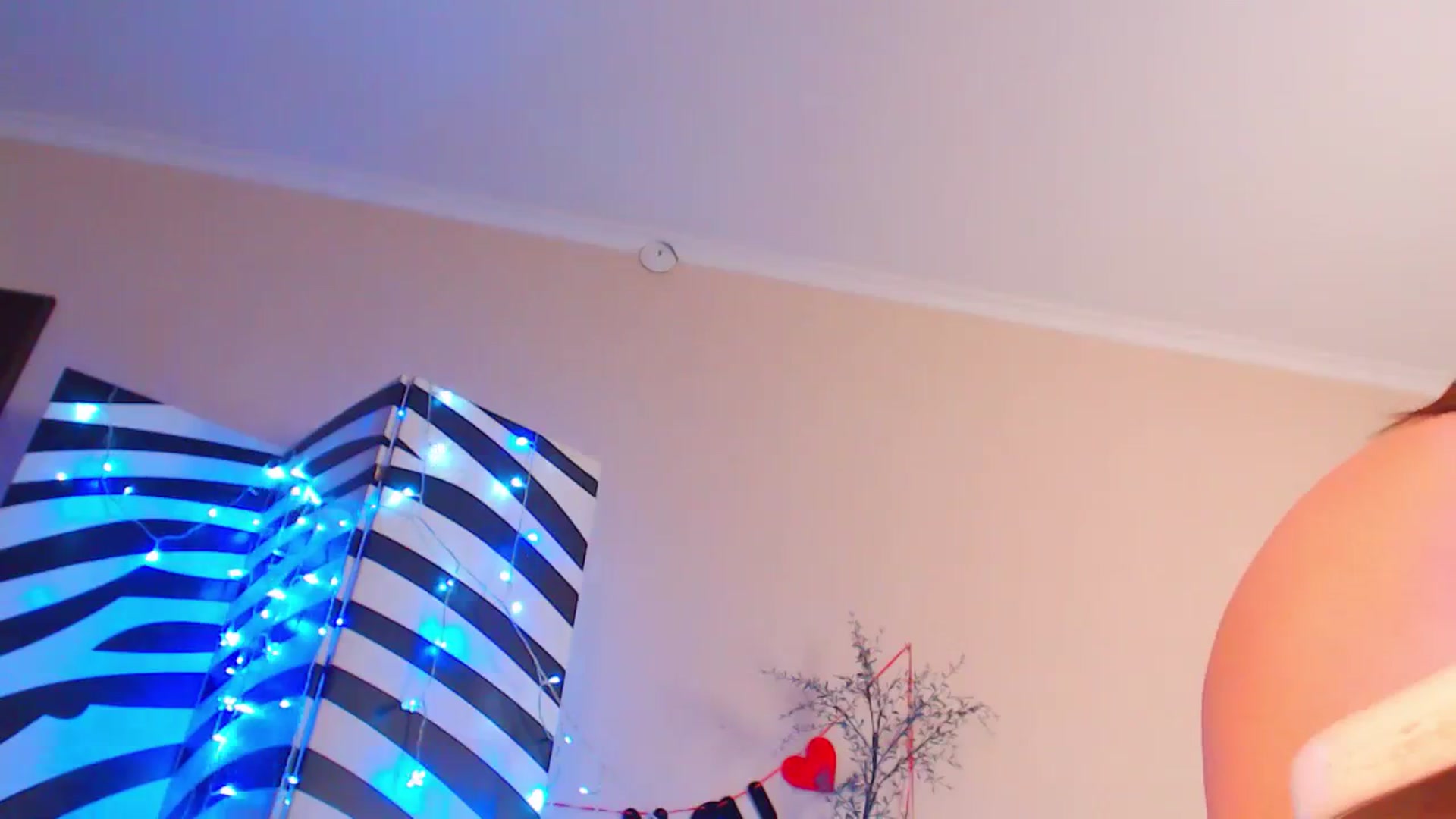 Gallery image thumbnail from Cos_Sexy's myfreecams stream on, 12/19/2023, 11:50 image 20 of 20