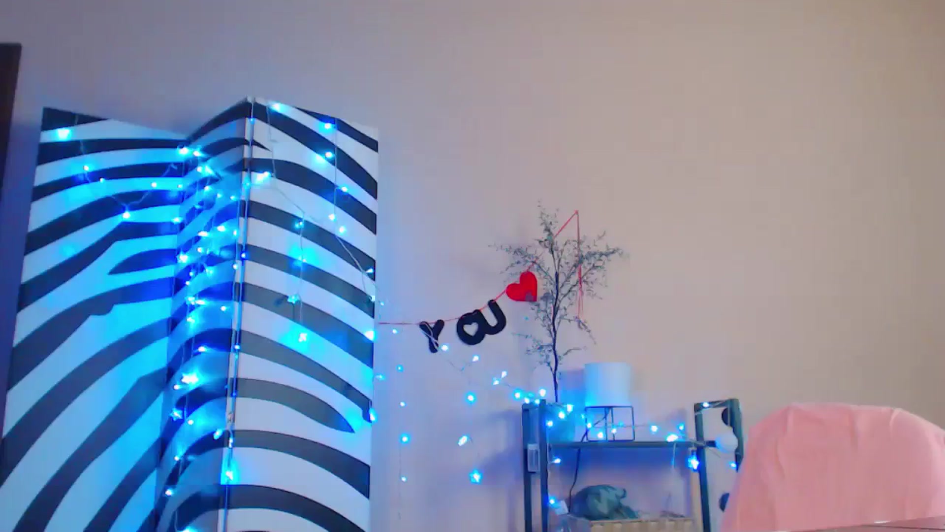 Gallery image thumbnail from Cos_Sexy's myfreecams stream on, 12/20/2023, 14:15 image 17 of 20